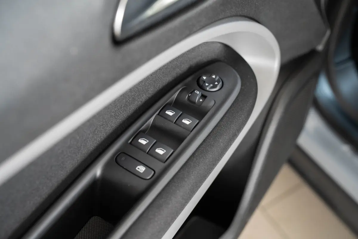 1.2 e-Hybrid Longitude | Adaptive Cruise Controle | Navigatie | Parkeersensoren | LED | Apple Carplay & Android Auto | Airco |