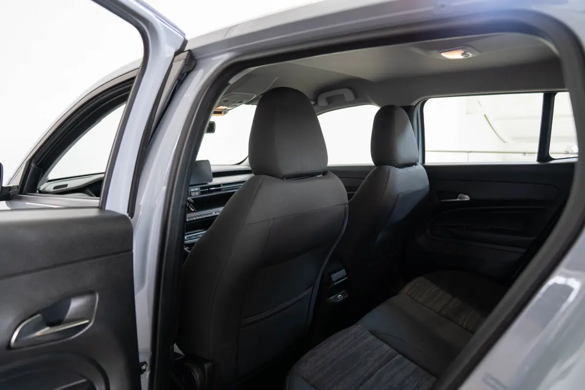 1.2 e-Hybrid Longitude | Adaptive Cruise Controle | Navigatie | Parkeersensoren | LED | Apple Carplay & Android Auto | Airco |