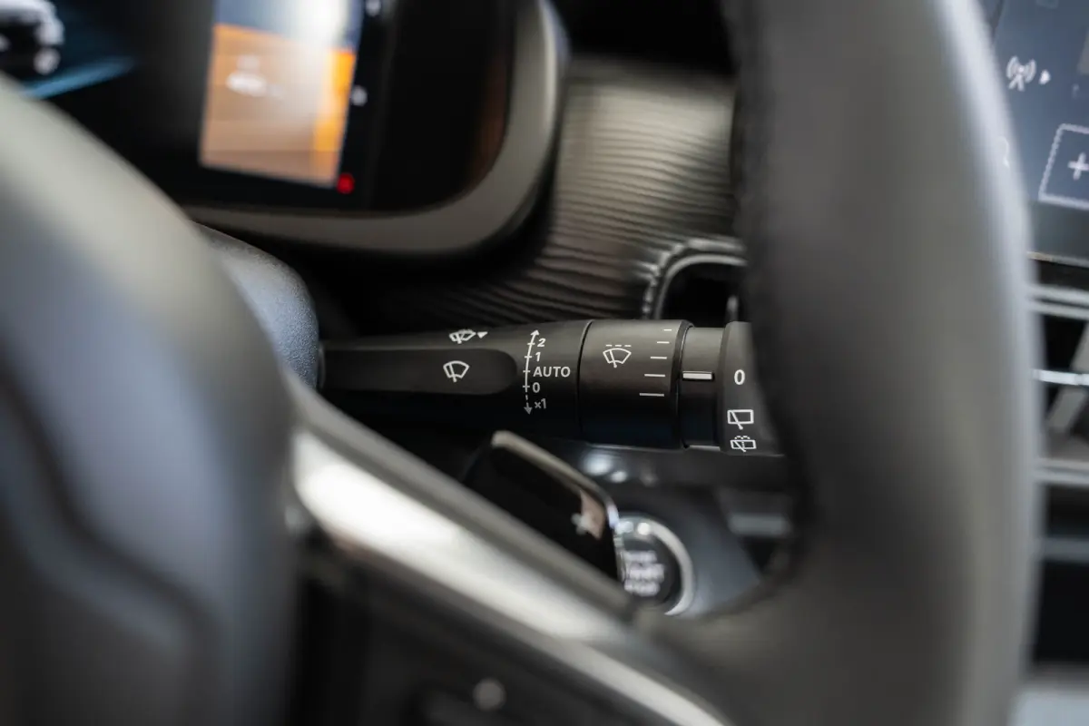 1.2 e-Hybrid Longitude | Adaptive Cruise Controle | Navigatie | Parkeersensoren | LED | Apple Carplay & Android Auto | Airco |