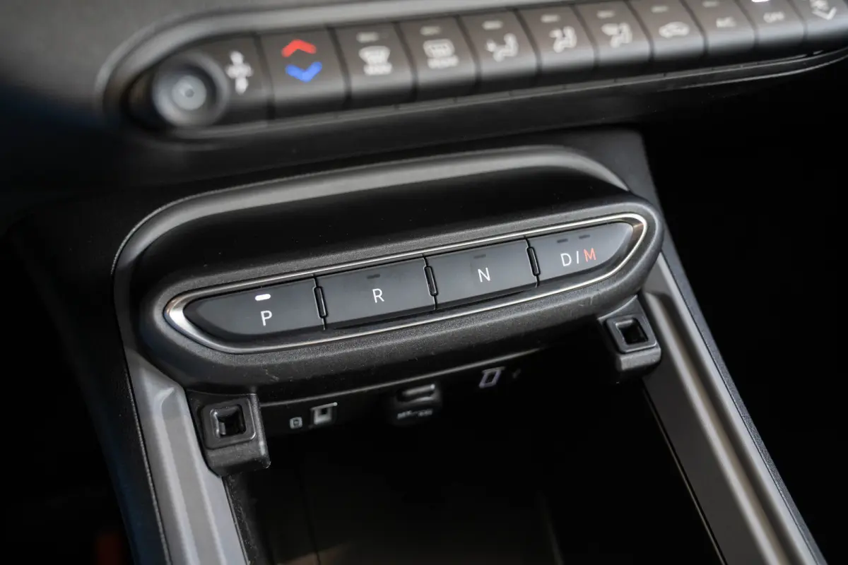 1.2 e-Hybrid Longitude | Adaptive Cruise Controle | Navigatie | Parkeersensoren | LED | Apple Carplay & Android Auto | Airco |