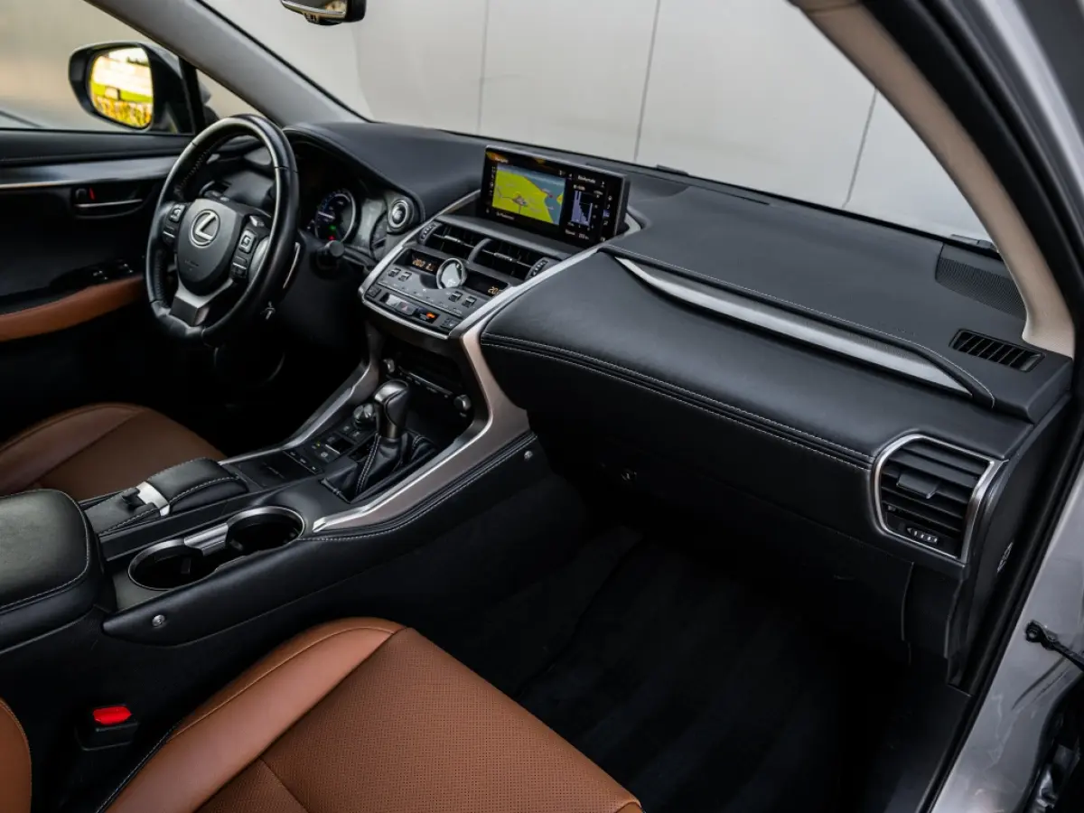 300h AWD Luxery Facelift Leder Adaptive Cruise etc.