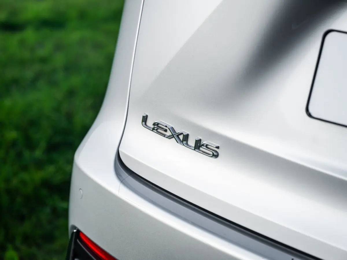300h AWD Luxery Facelift Leder Adaptive Cruise etc.