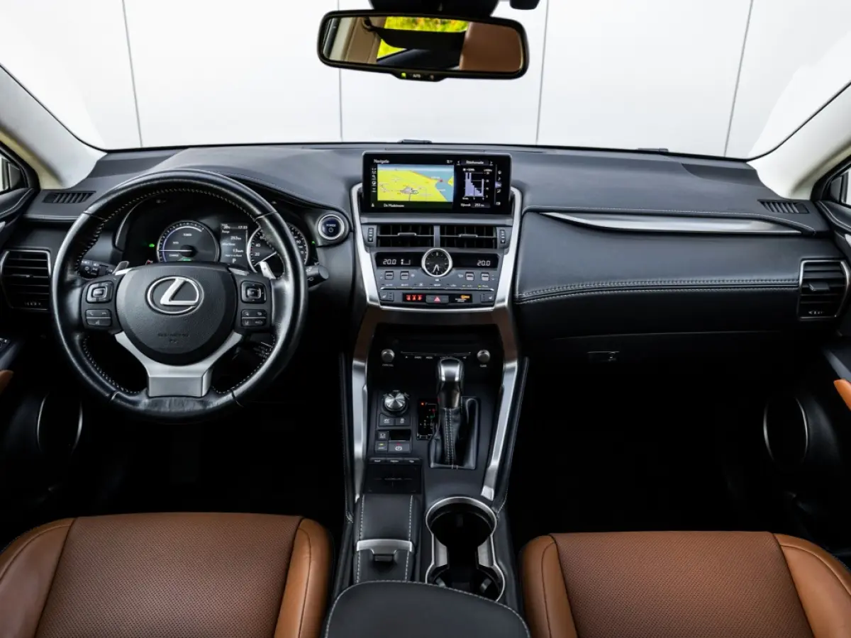 300h AWD Luxery Facelift Leder Adaptive Cruise etc.