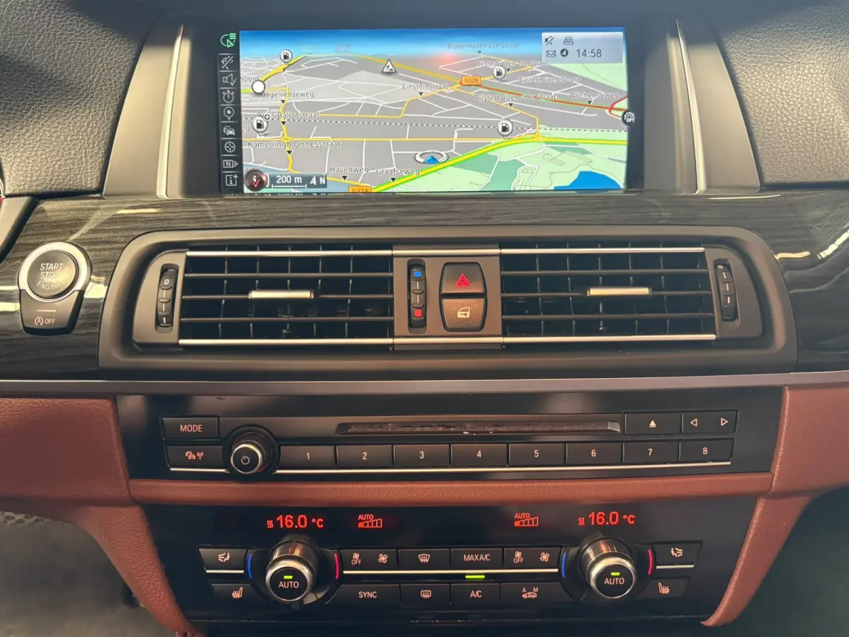 528xi Luxury Edition Camera, Leer, Elek Trekhaak