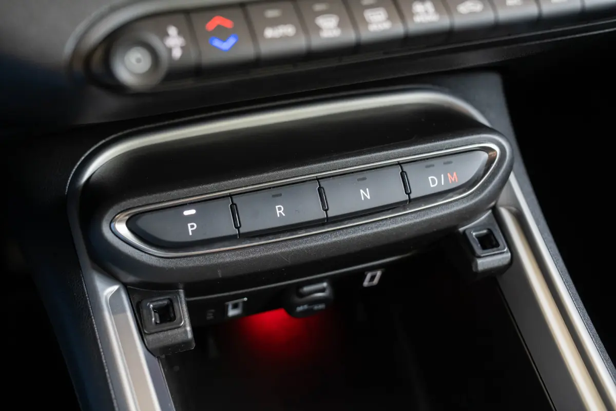 1.2 e-Hybrid Summit | Tot 8 Jaar Garantie | Navigatie | Stoelverwarming | Voorruit Verwarming | Camera | Apple Carplay & Android Auto |