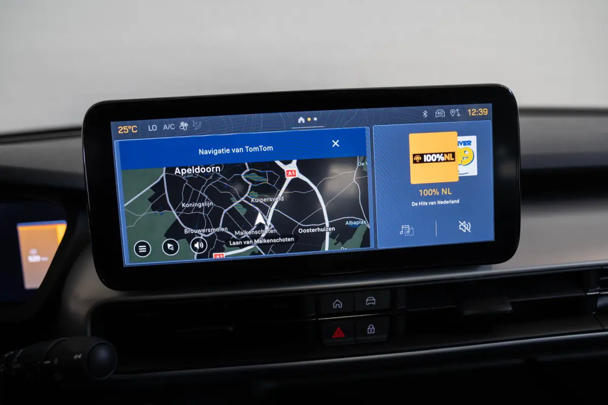 1.2 e-Hybrid Summit | Tot 8 Jaar Garantie | Navigatie | Stoelverwarming | Voorruit Verwarming | Camera | Apple Carplay & Android Auto |