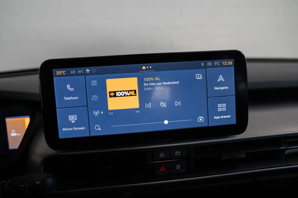 1.2 e-Hybrid Summit | Tot 8 Jaar Garantie | Navigatie | Stoelverwarming | Voorruit Verwarming | Camera | Apple Carplay & Android Auto |