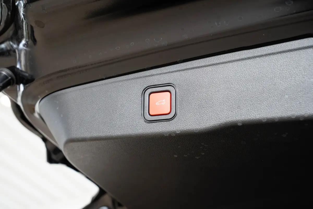 1.2 e-Hybrid Summit | Tot 8 Jaar Garantie | Navigatie | Stoelverwarming | Voorruit Verwarming | Camera | Apple Carplay & Android Auto |