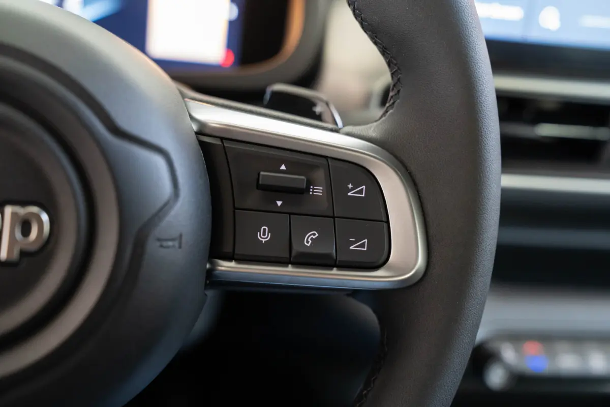 1.2 e-Hybrid Summit | Tot 8 Jaar Garantie | Navigatie | Stoelverwarming | Voorruit Verwarming | Camera | Apple Carplay & Android Auto |