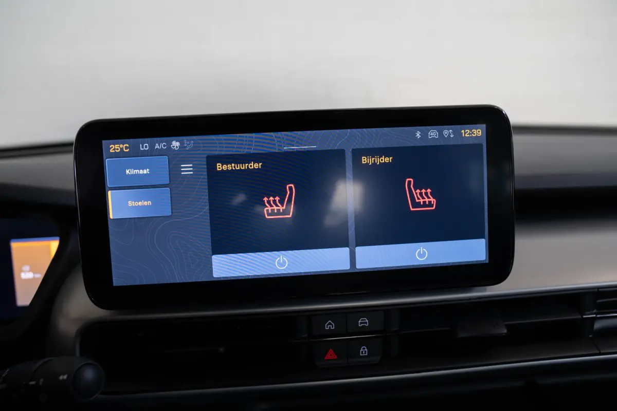 1.2 e-Hybrid Summit | Tot 8 Jaar Garantie | Navigatie | Stoelverwarming | Voorruit Verwarming | Camera | Apple Carplay & Android Auto |