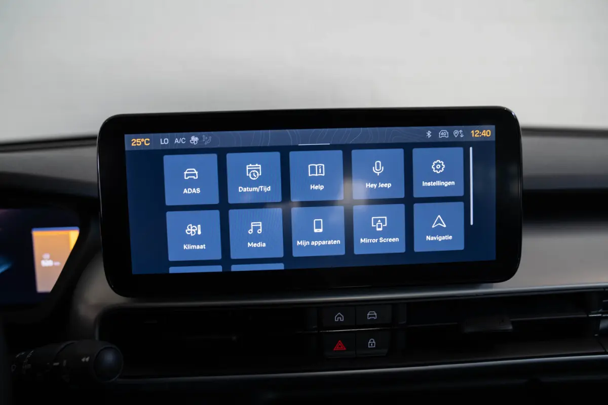 1.2 e-Hybrid Summit | Tot 8 Jaar Garantie | Navigatie | Stoelverwarming | Voorruit Verwarming | Camera | Apple Carplay & Android Auto |
