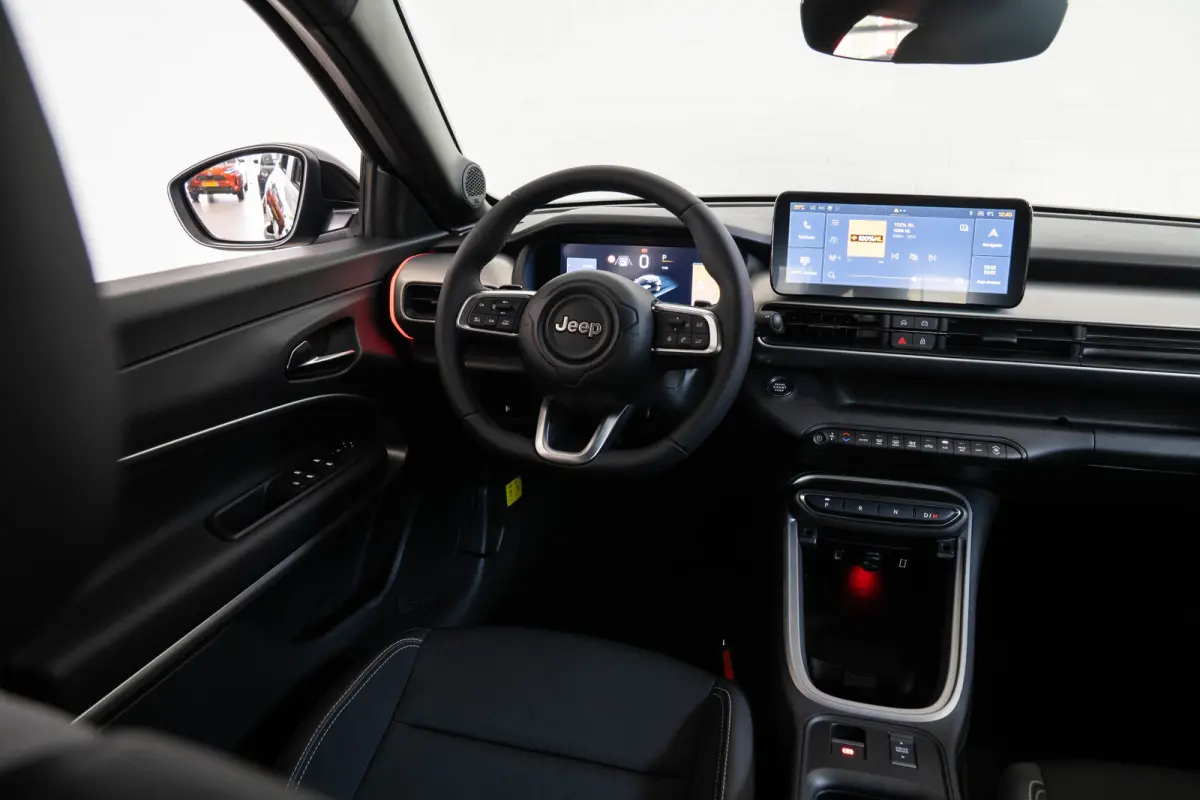 1.2 e-Hybrid Summit | Tot 8 Jaar Garantie | Navigatie | Stoelverwarming | Voorruit Verwarming | Camera | Apple Carplay & Android Auto |