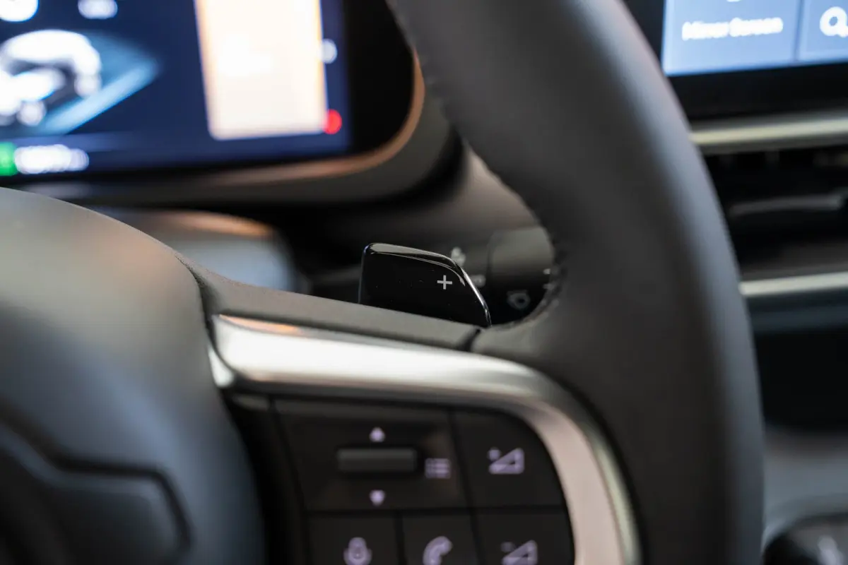 1.2 e-Hybrid Summit | Tot 8 Jaar Garantie | Navigatie | Stoelverwarming | Voorruit Verwarming | Camera | Apple Carplay & Android Auto |
