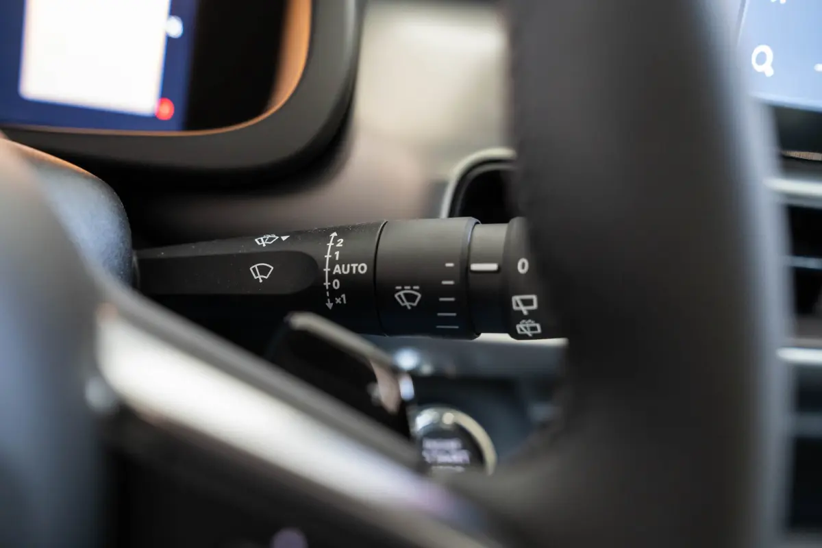 1.2 e-Hybrid Summit | Tot 8 Jaar Garantie | Navigatie | Stoelverwarming | Voorruit Verwarming | Camera | Apple Carplay & Android Auto |