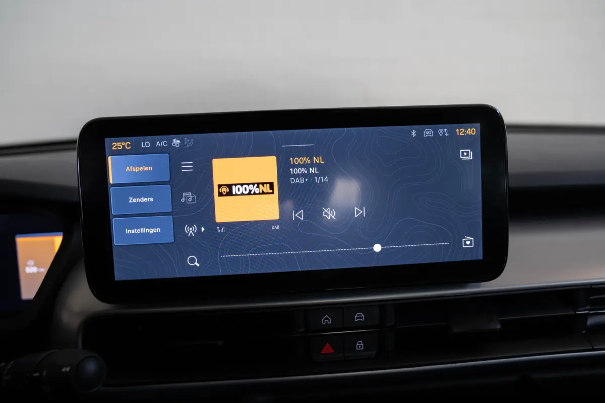 1.2 e-Hybrid Summit | Tot 8 Jaar Garantie | Navigatie | Stoelverwarming | Voorruit Verwarming | Camera | Apple Carplay & Android Auto |