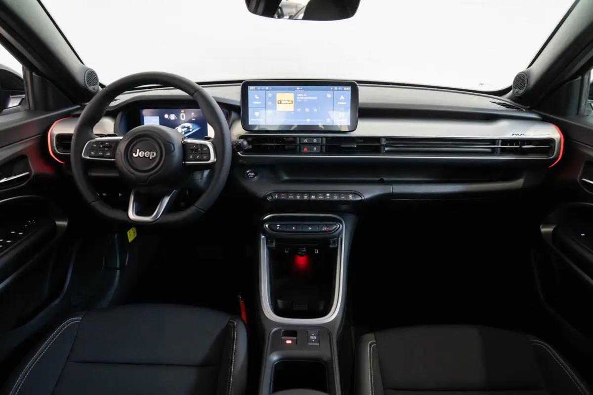 1.2 e-Hybrid Summit | Tot 8 Jaar Garantie | Navigatie | Stoelverwarming | Voorruit Verwarming | Camera | Apple Carplay & Android Auto |
