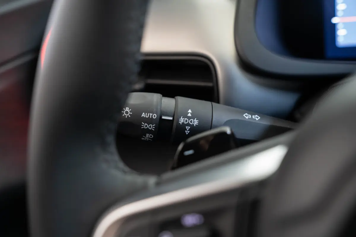 1.2 e-Hybrid Summit | Tot 8 Jaar Garantie | Navigatie | Stoelverwarming | Voorruit Verwarming | Camera | Apple Carplay & Android Auto |