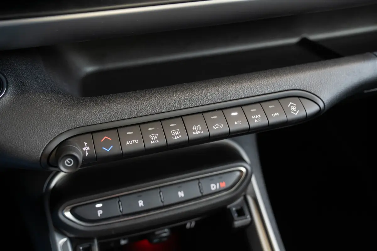 1.2 e-Hybrid Summit | Tot 8 Jaar Garantie | Navigatie | Stoelverwarming | Voorruit Verwarming | Camera | Apple Carplay & Android Auto |