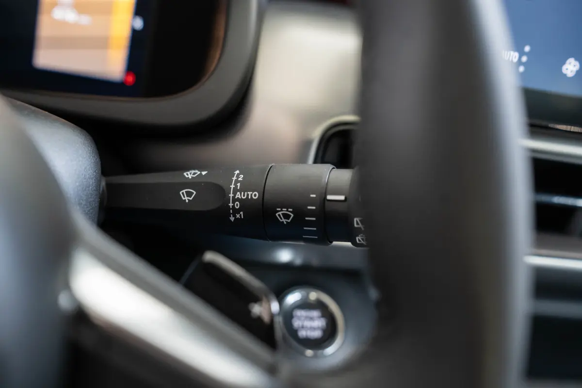 1.2 e-Hybrid Summit | Camera | Elektrische Achterklep | Navigatie | Apple Carplay & Android Auto | Climate Controle |