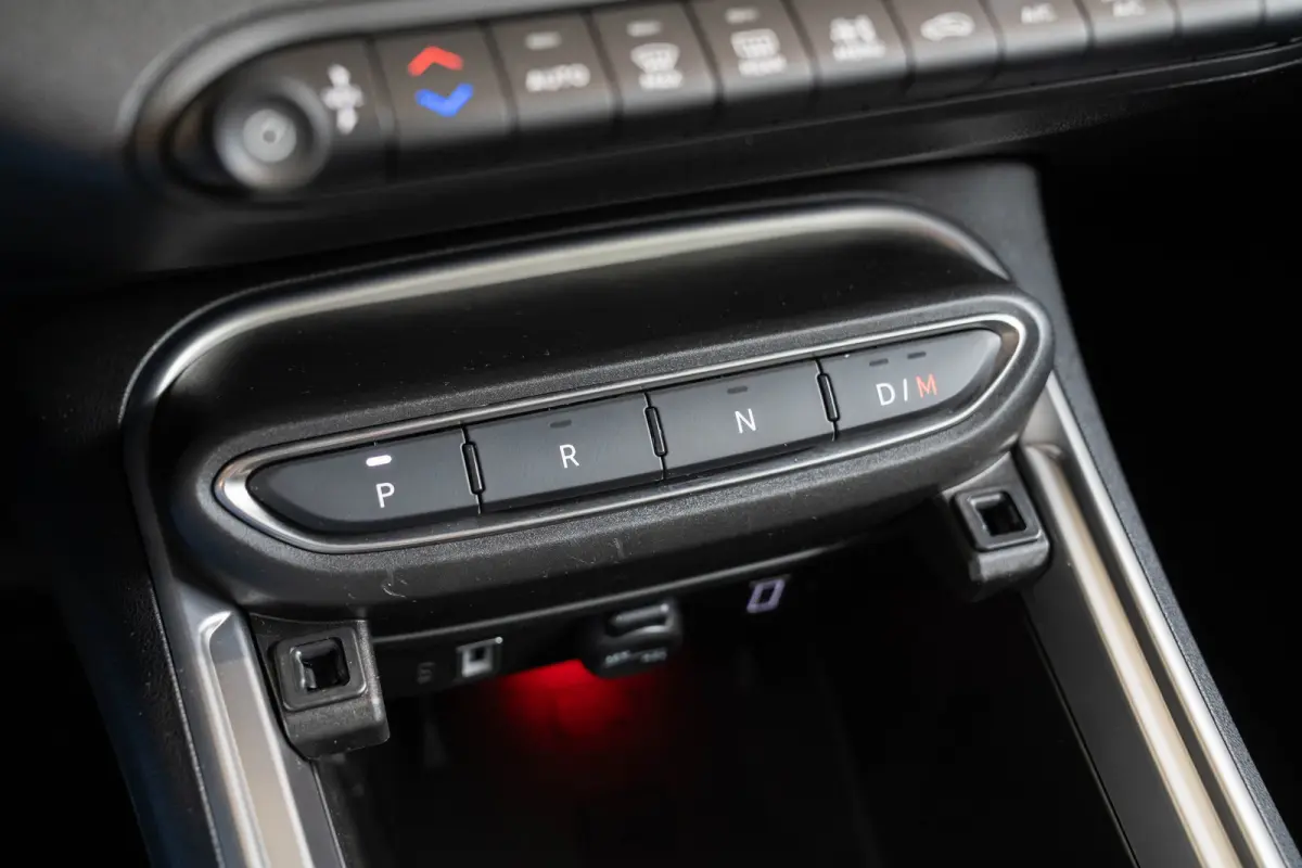 1.2 e-Hybrid Summit | Camera | Elektrische Achterklep | Navigatie | Apple Carplay & Android Auto | Climate Controle |