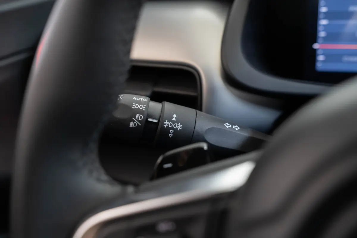 1.2 e-Hybrid Summit | Camera | Elektrische Achterklep | Navigatie | Apple Carplay & Android Auto | Climate Controle |