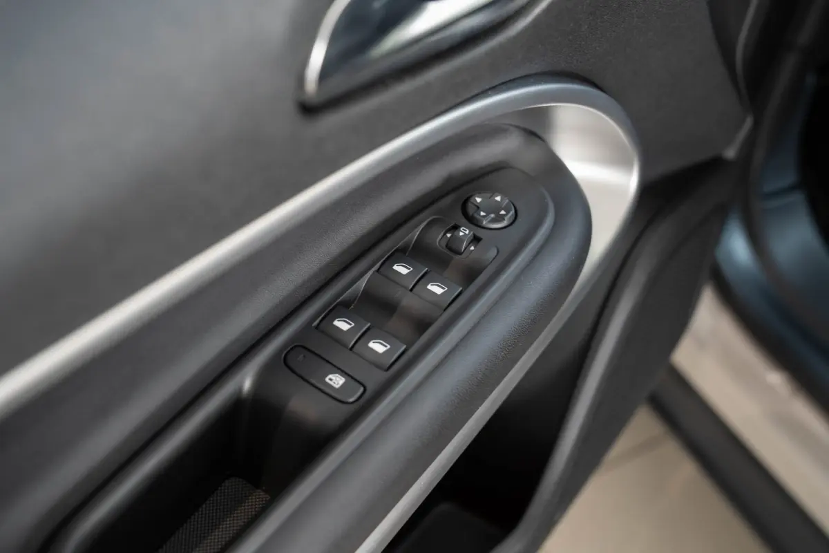 1.2 e-Hybrid Summit | Camera | Elektrische Achterklep | Navigatie | Apple Carplay & Android Auto | Climate Controle |