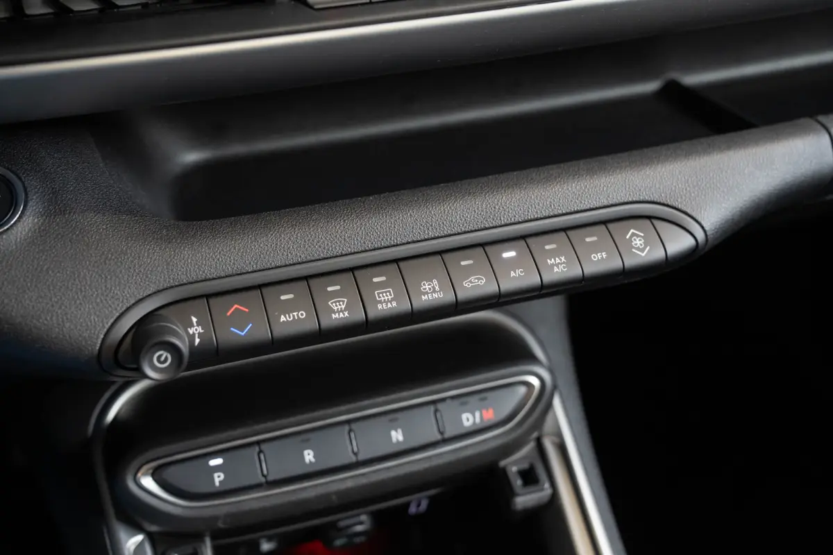 1.2 e-Hybrid Summit | Camera | Elektrische Achterklep | Navigatie | Apple Carplay & Android Auto | Climate Controle |
