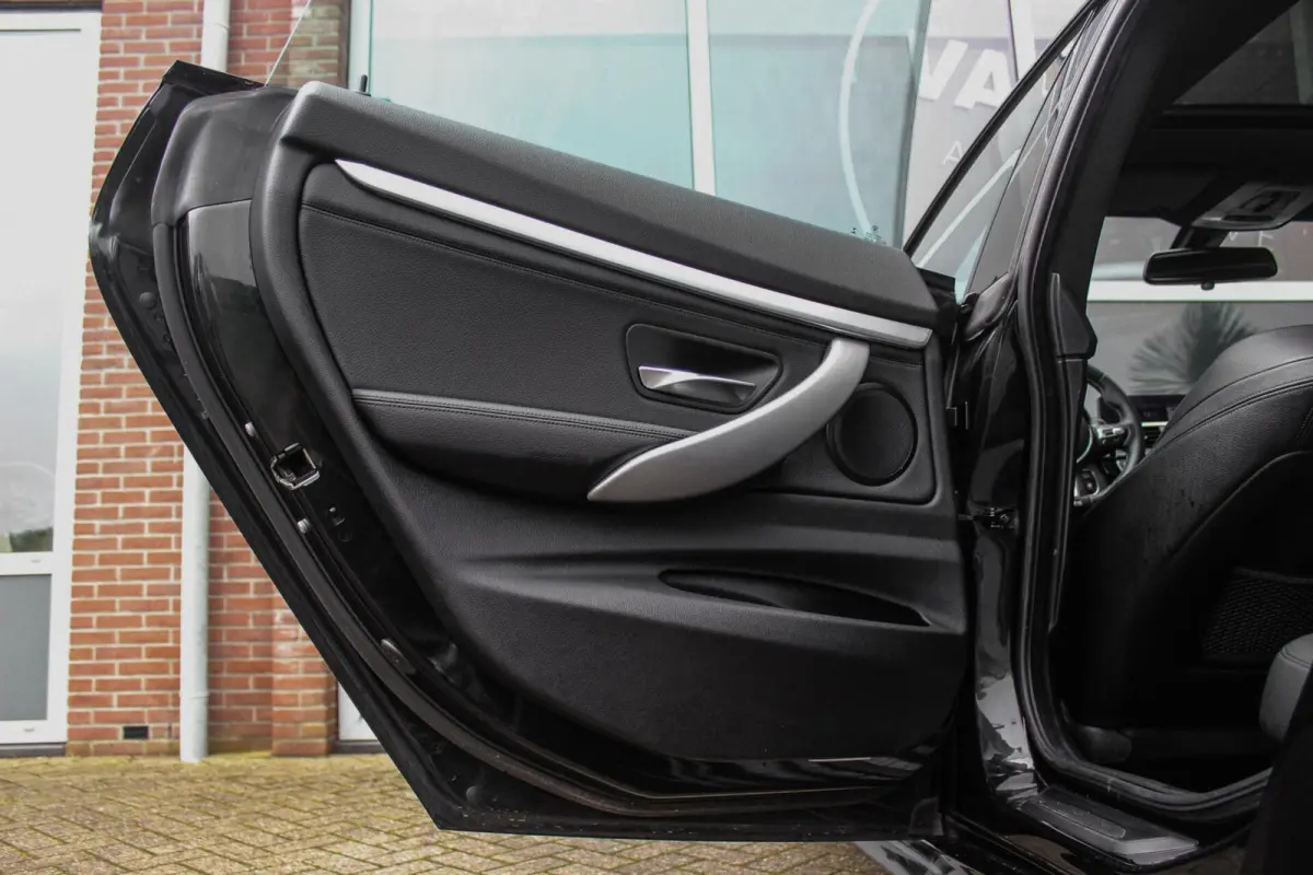 320i High Executive Edition | M Sportpakket | Panoramadak | Camera | HiFi audio | M-sportstuur | DAB | Cruise control | Stoelverwarming | LED | Park Assist