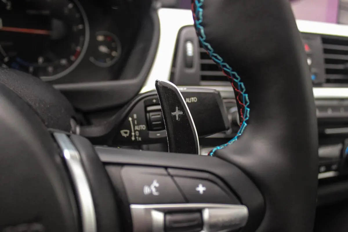 320i High Executive Edition | M Sportpakket | Panoramadak | Camera | HiFi audio | M-sportstuur | DAB | Cruise control | Stoelverwarming | LED | Park Assist