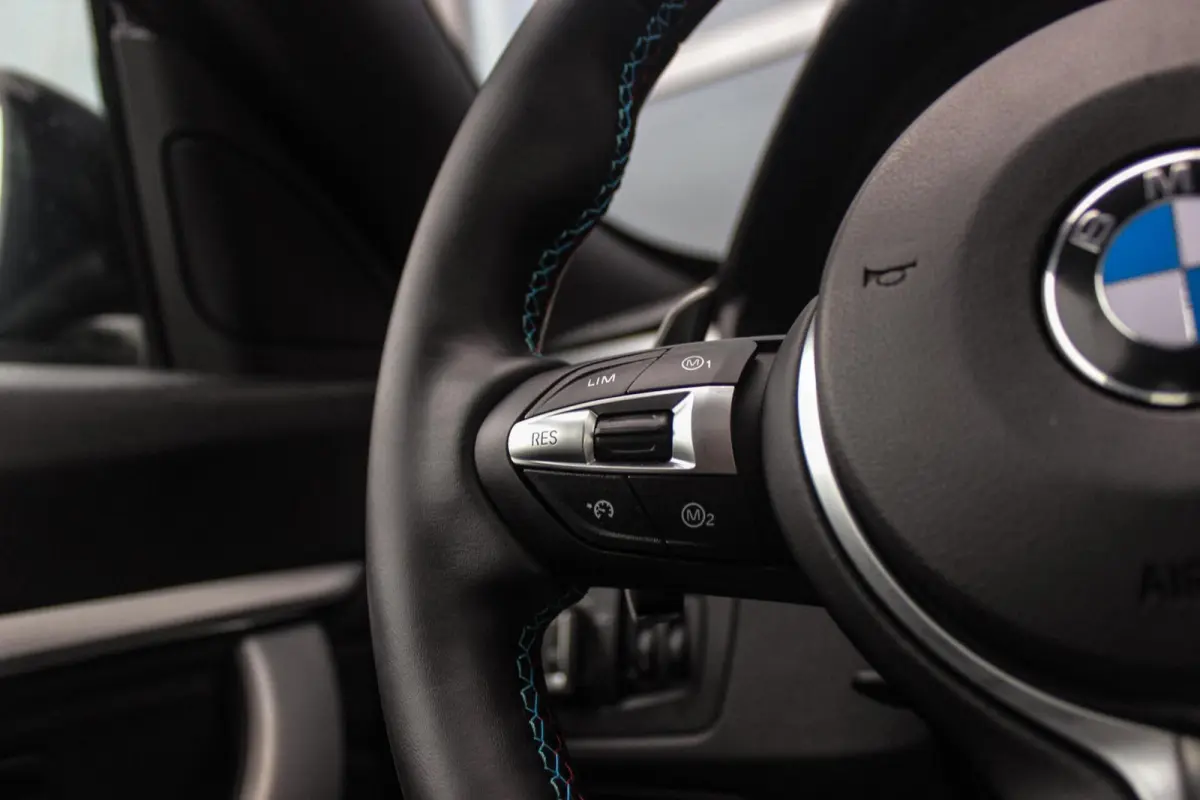 320i High Executive Edition | M Sportpakket | Panoramadak | Camera | HiFi audio | M-sportstuur | DAB | Cruise control | Stoelverwarming | LED | Park Assist