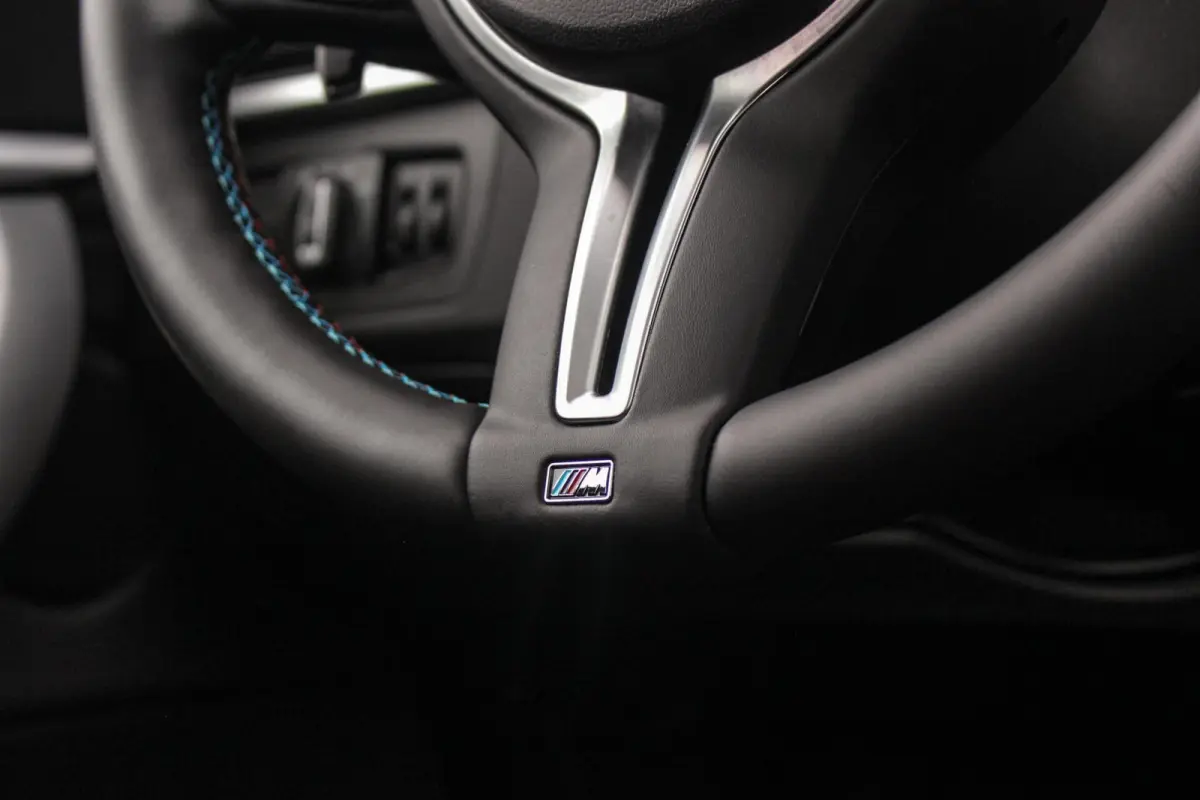320i High Executive Edition | M Sportpakket | Panoramadak | Camera | HiFi audio | M-sportstuur | DAB | Cruise control | Stoelverwarming | LED | Park Assist