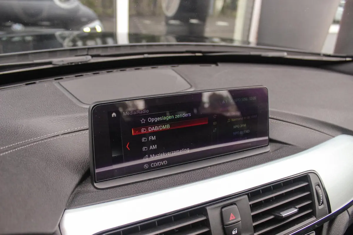 320i High Executive Edition | M Sportpakket | Panoramadak | Camera | HiFi audio | M-sportstuur | DAB | Cruise control | Stoelverwarming | LED | Park Assist