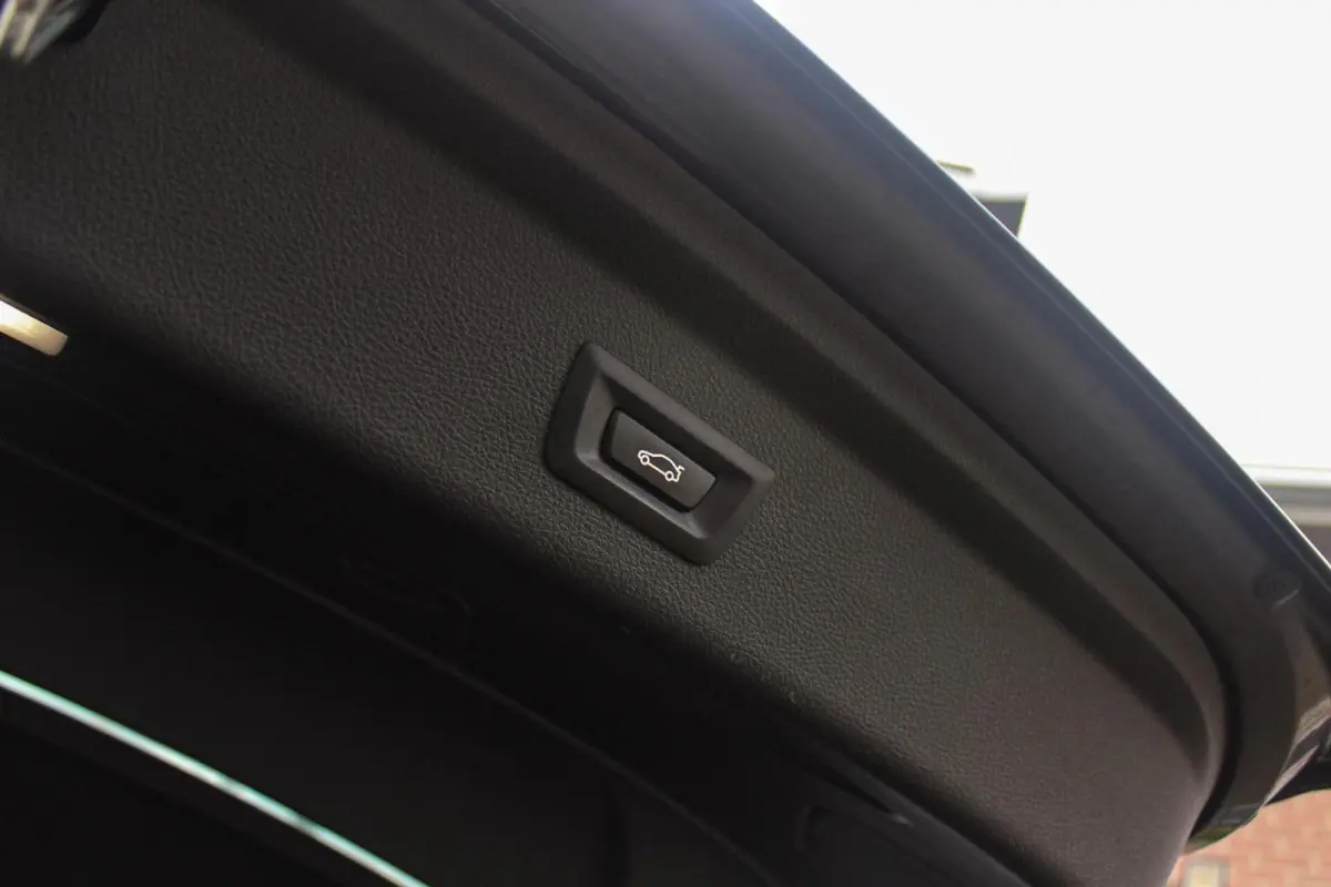 320i High Executive Edition | M Sportpakket | Panoramadak | Camera | HiFi audio | M-sportstuur | DAB | Cruise control | Stoelverwarming | LED | Park Assist