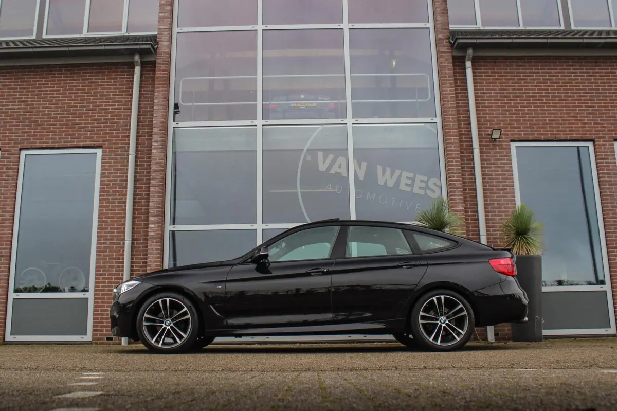 320i High Executive Edition | M Sportpakket | Panoramadak | Camera | HiFi audio | M-sportstuur | DAB | Cruise control | Stoelverwarming | LED | Park Assist