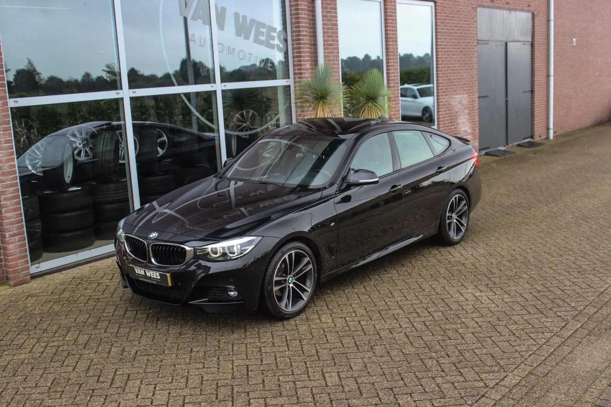 320i High Executive Edition | M Sportpakket | Panoramadak | Camera | HiFi audio | M-sportstuur | DAB | Cruise control | Stoelverwarming | LED | Park Assist