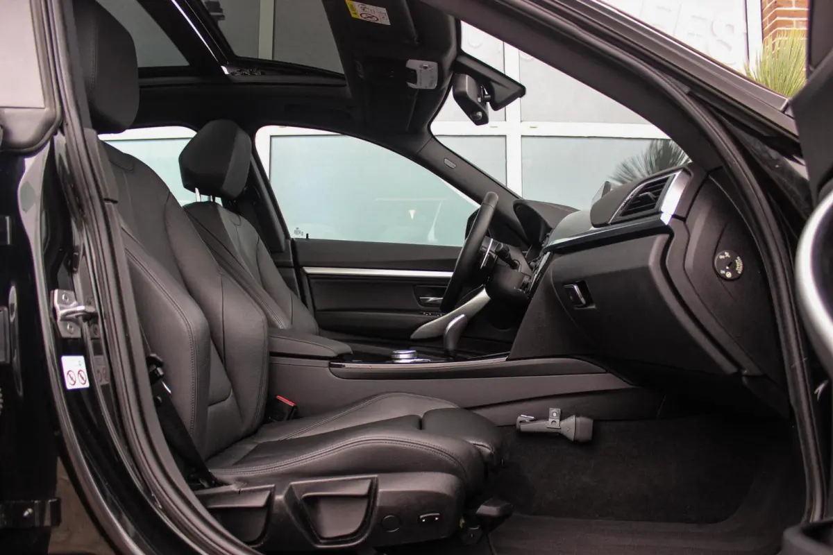320i High Executive Edition | M Sportpakket | Panoramadak | Camera | HiFi audio | M-sportstuur | DAB | Cruise control | Stoelverwarming | LED | Park Assist