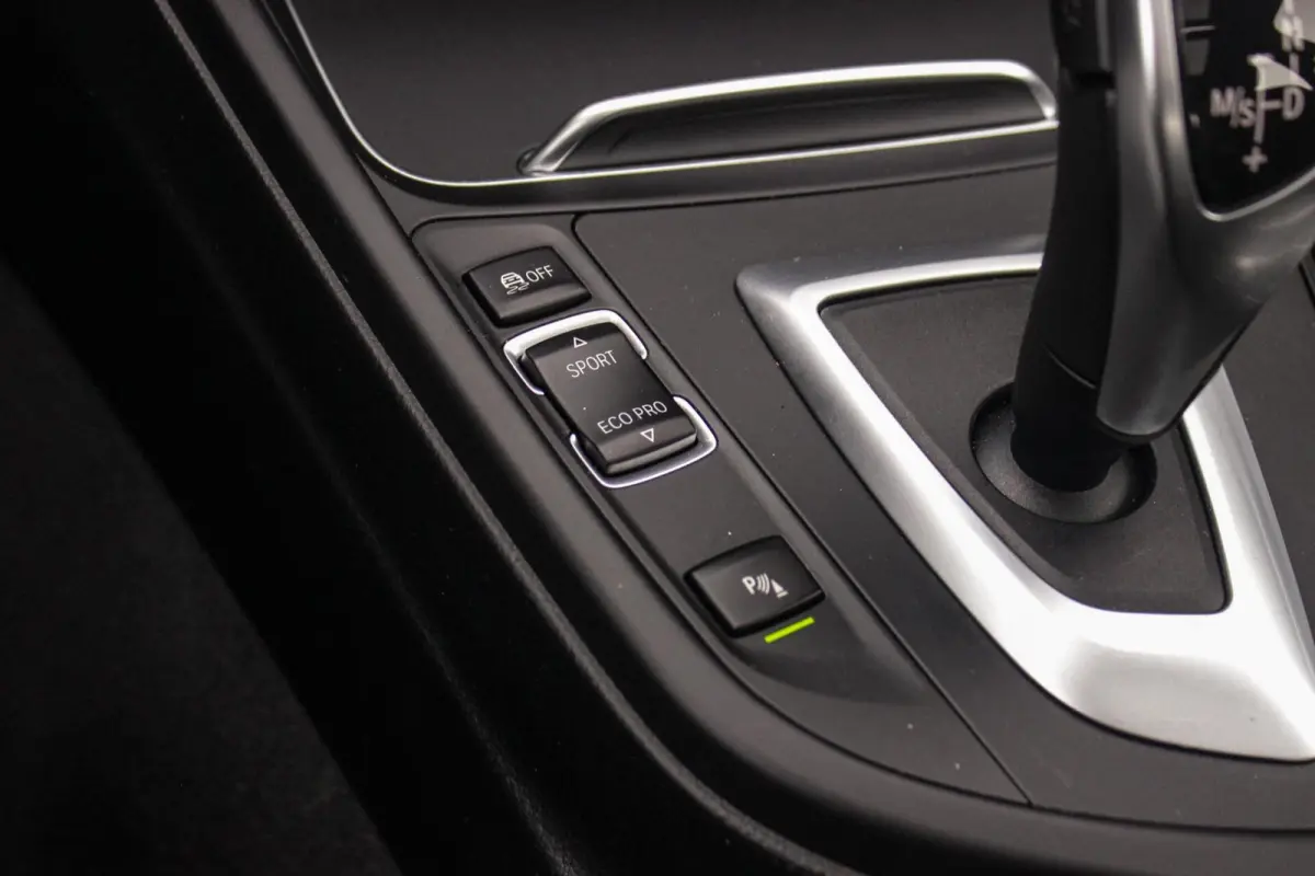 320i High Executive Edition | M Sportpakket | Panoramadak | Camera | HiFi audio | M-sportstuur | DAB | Cruise control | Stoelverwarming | LED | Park Assist
