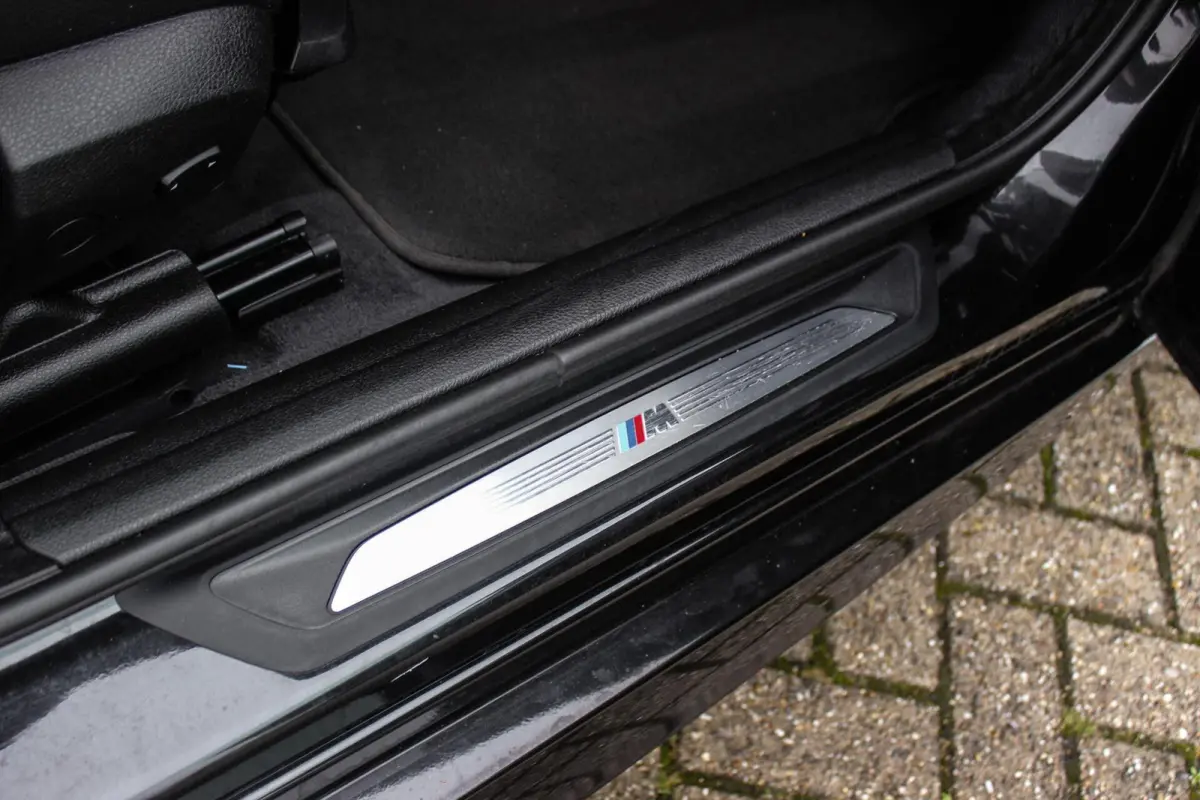 320i High Executive Edition | M Sportpakket | Panoramadak | Camera | HiFi audio | M-sportstuur | DAB | Cruise control | Stoelverwarming | LED | Park Assist