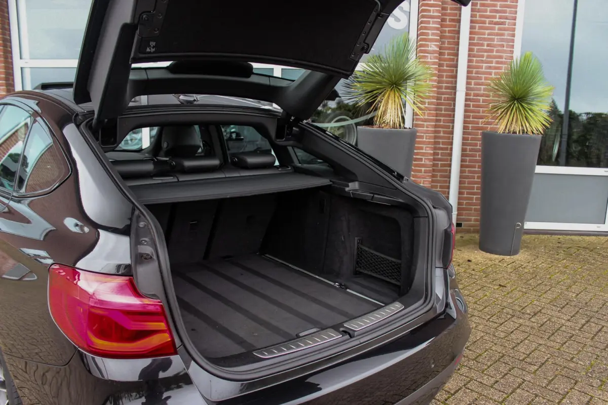 320i High Executive Edition | M Sportpakket | Panoramadak | Camera | HiFi audio | M-sportstuur | DAB | Cruise control | Stoelverwarming | LED | Park Assist
