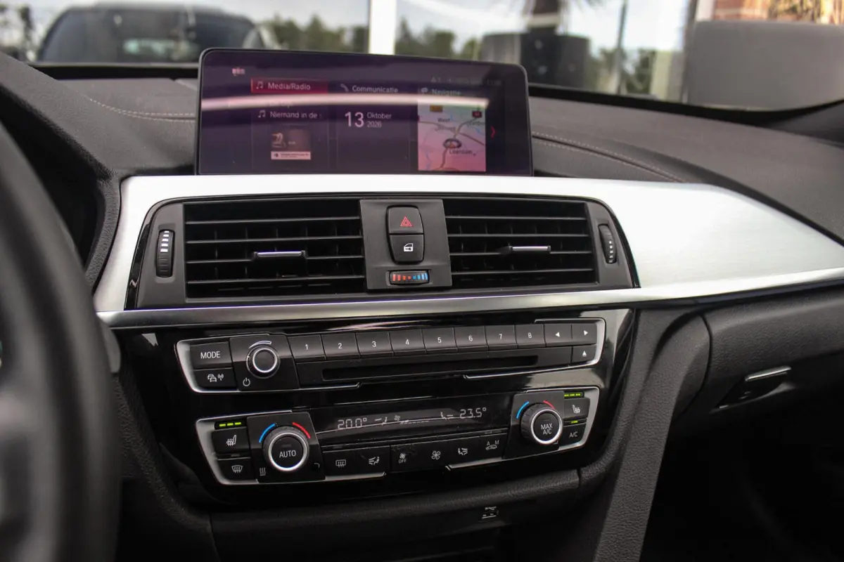 320i High Executive Edition | M Sportpakket | Panoramadak | Camera | HiFi audio | M-sportstuur | DAB | Cruise control | Stoelverwarming | LED | Park Assist