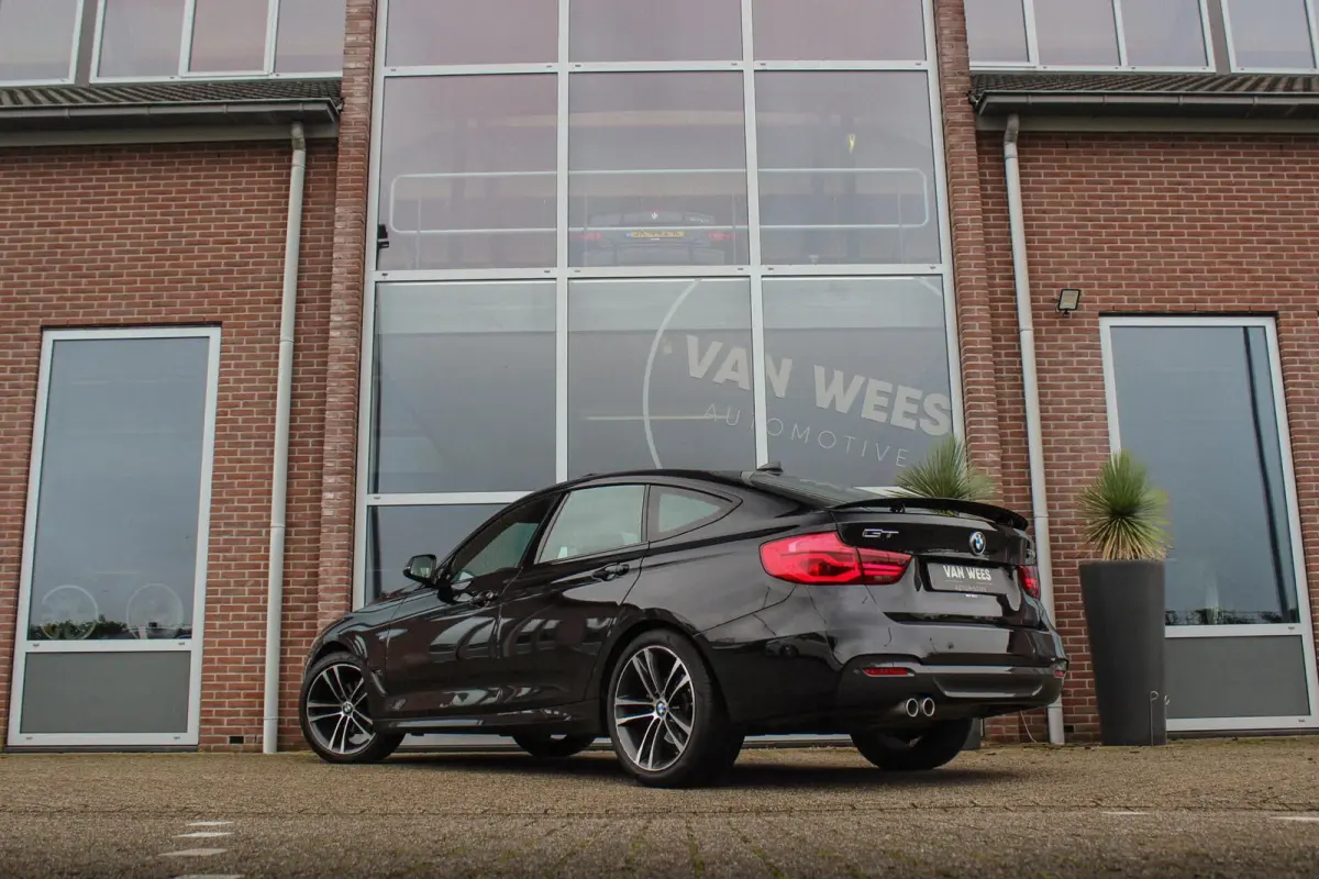 320i High Executive Edition | M Sportpakket | Panoramadak | Camera | HiFi audio | M-sportstuur | DAB | Cruise control | Stoelverwarming | LED | Park Assist