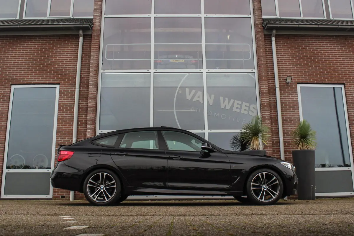 320i High Executive Edition | M Sportpakket | Panoramadak | Camera | HiFi audio | M-sportstuur | DAB | Cruise control | Stoelverwarming | LED | Park Assist