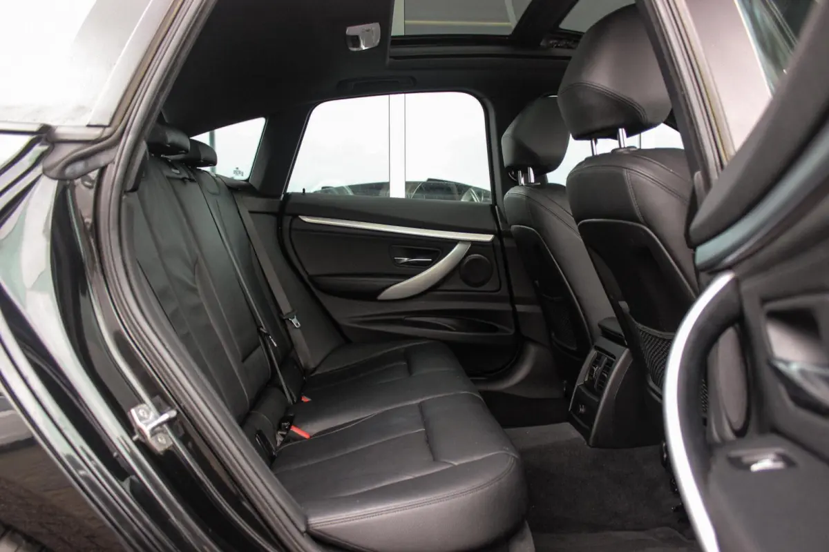320i High Executive Edition | M Sportpakket | Panoramadak | Camera | HiFi audio | M-sportstuur | DAB | Cruise control | Stoelverwarming | LED | Park Assist