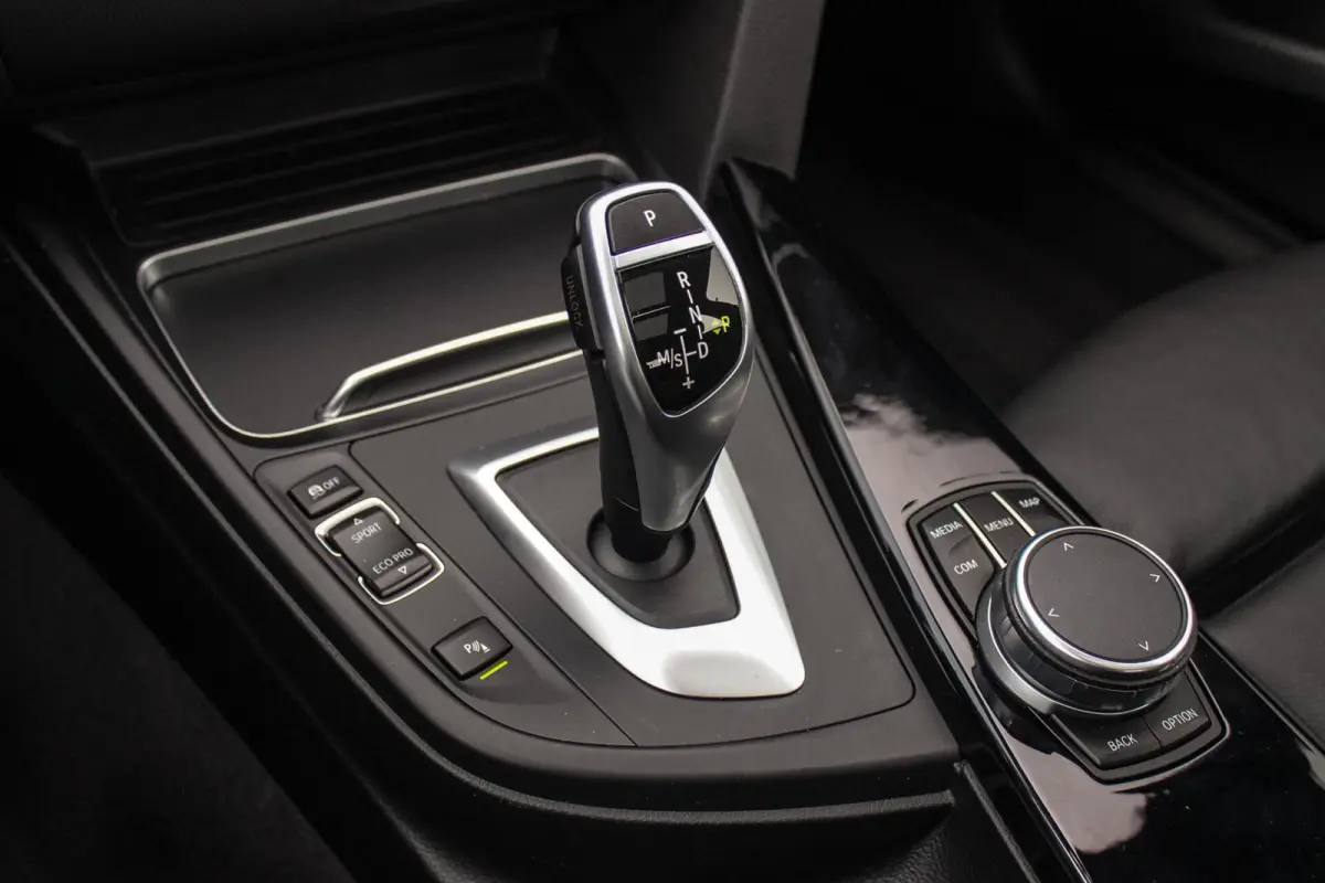 320i High Executive Edition | M Sportpakket | Panoramadak | Camera | HiFi audio | M-sportstuur | DAB | Cruise control | Stoelverwarming | LED | Park Assist