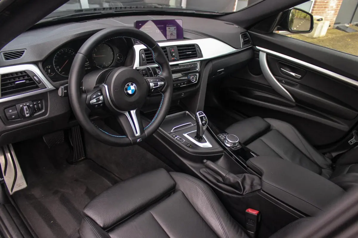 320i High Executive Edition | M Sportpakket | Panoramadak | Camera | HiFi audio | M-sportstuur | DAB | Cruise control | Stoelverwarming | LED | Park Assist