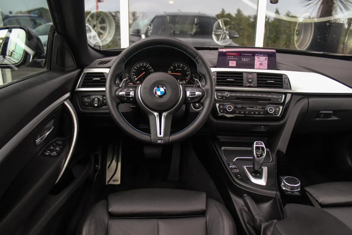 320i High Executive Edition | M Sportpakket | Panoramadak | Camera | HiFi audio | M-sportstuur | DAB | Cruise control | Stoelverwarming | LED | Park Assist