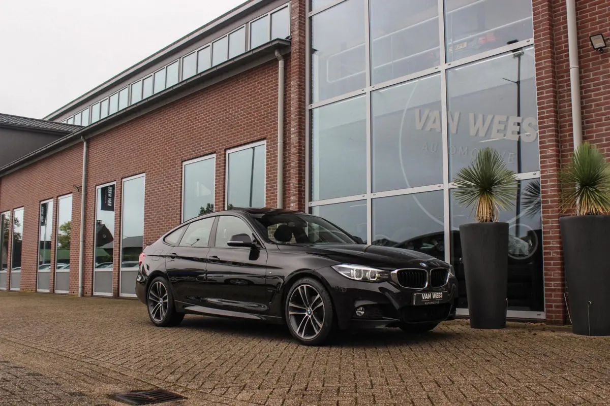 320i High Executive Edition | M Sportpakket | Panoramadak | Camera | HiFi audio | M-sportstuur | DAB | Cruise control | Stoelverwarming | LED | Park Assist