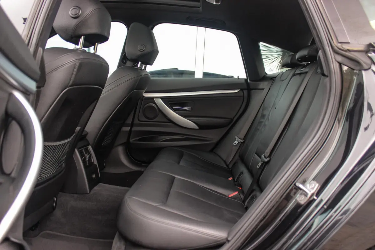320i High Executive Edition | M Sportpakket | Panoramadak | Camera | HiFi audio | M-sportstuur | DAB | Cruise control | Stoelverwarming | LED | Park Assist