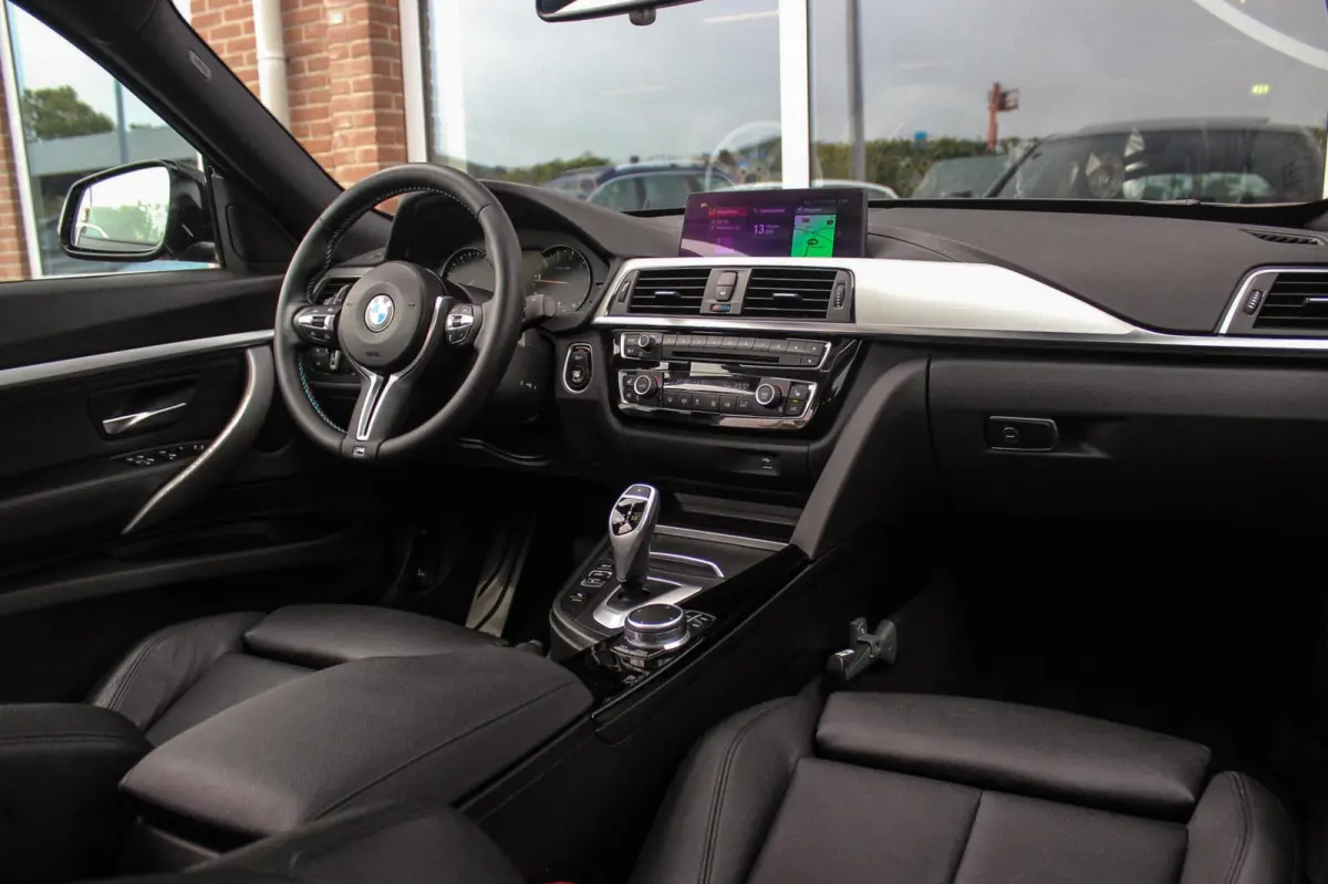 320i High Executive Edition | M Sportpakket | Panoramadak | Camera | HiFi audio | M-sportstuur | DAB | Cruise control | Stoelverwarming | LED | Park Assist