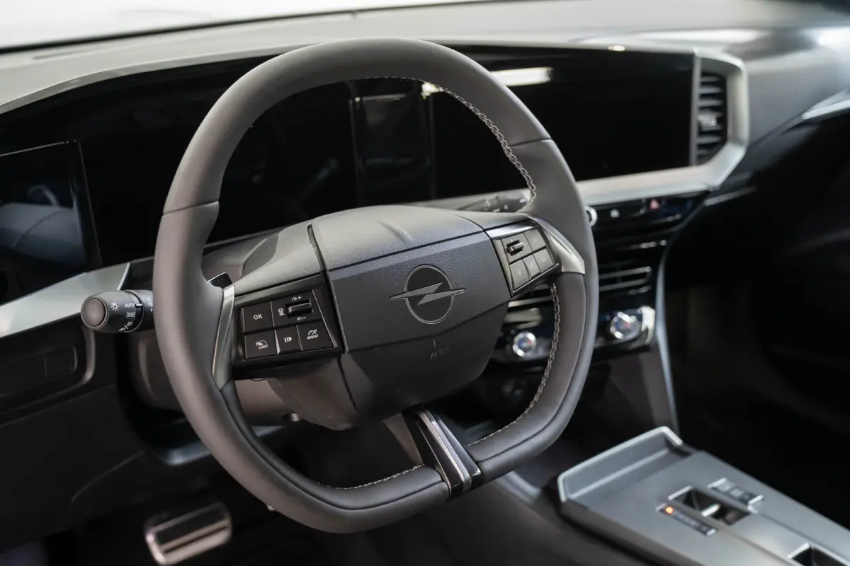 1.2 Turbo Hybrid GS | Tot 8 Jaar Garantie | Navigatie | Stoel & Stuurverwarming | Adaptive Cruise | Camera | Apple Carplay & Android Auto | Climate Controle |